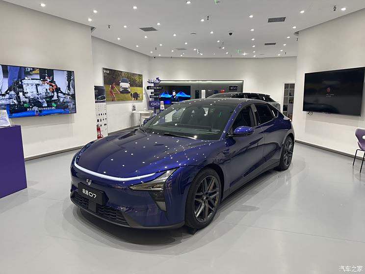 独家探访极越门店 销售上一秒在试驾 下一秒就听到“解散”