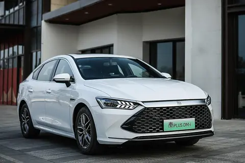 前任车主亏17万！二手新能源车成年轻人新宠：这账算得真精