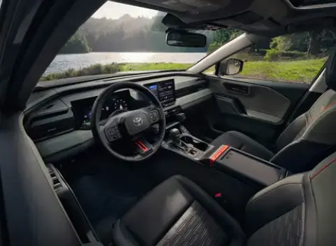 越野能力更强，智能也有升级，全新丰田RAV4荣放到店